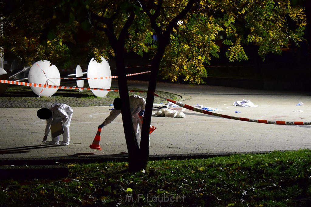 Einsatz BF Messerstecherei Koeln Neustadt Nord Eberplatz Platzmitte P103.JPG - Miklos Laubert